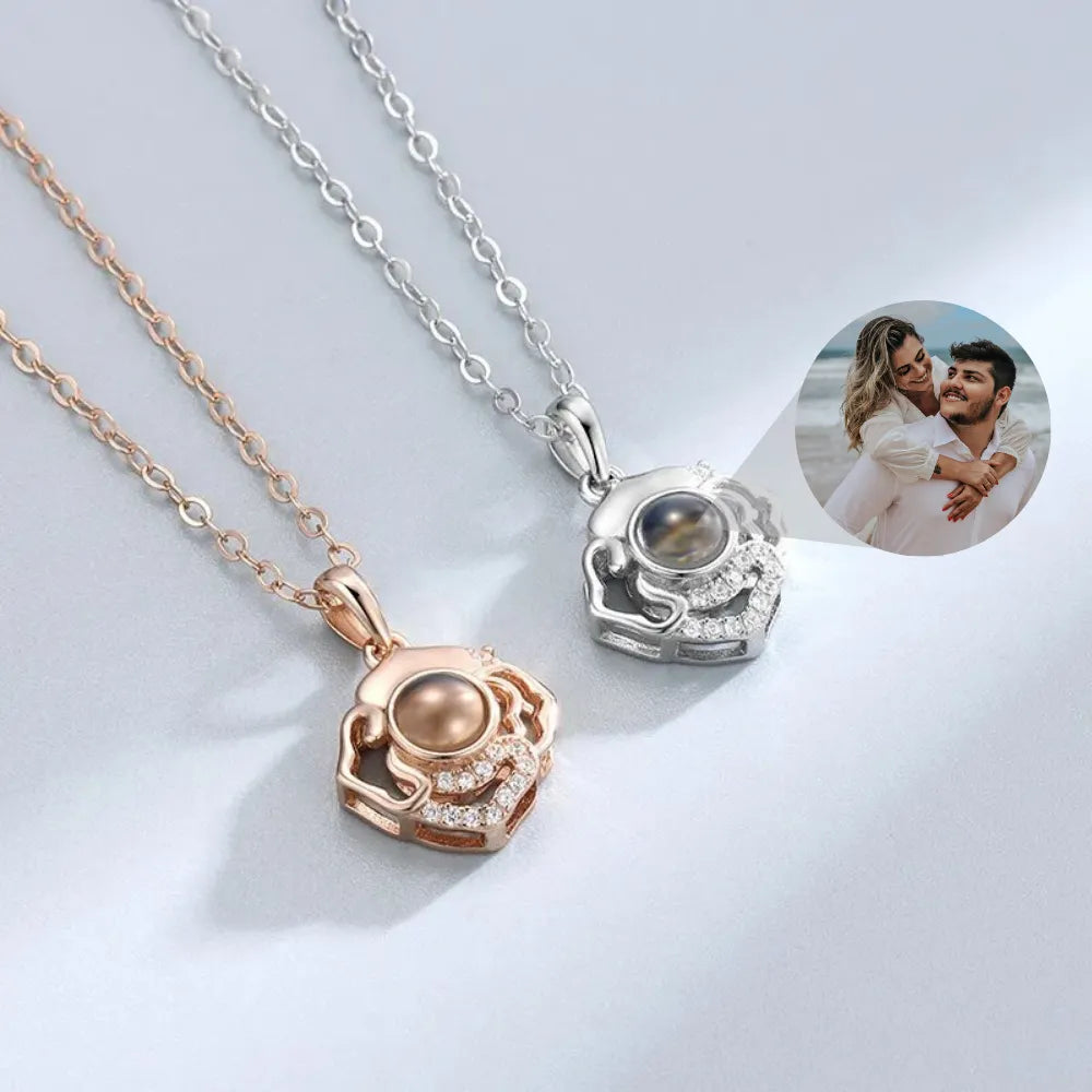 projection-necklace-1-1